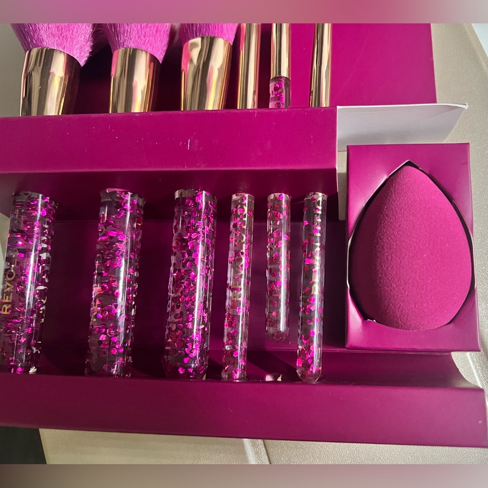 Revolution Sparkle Pink Makeup Brush Set - Picture 6 of 6